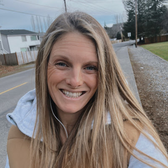 Meet your Posher, Danielle - Picture 1 of 1